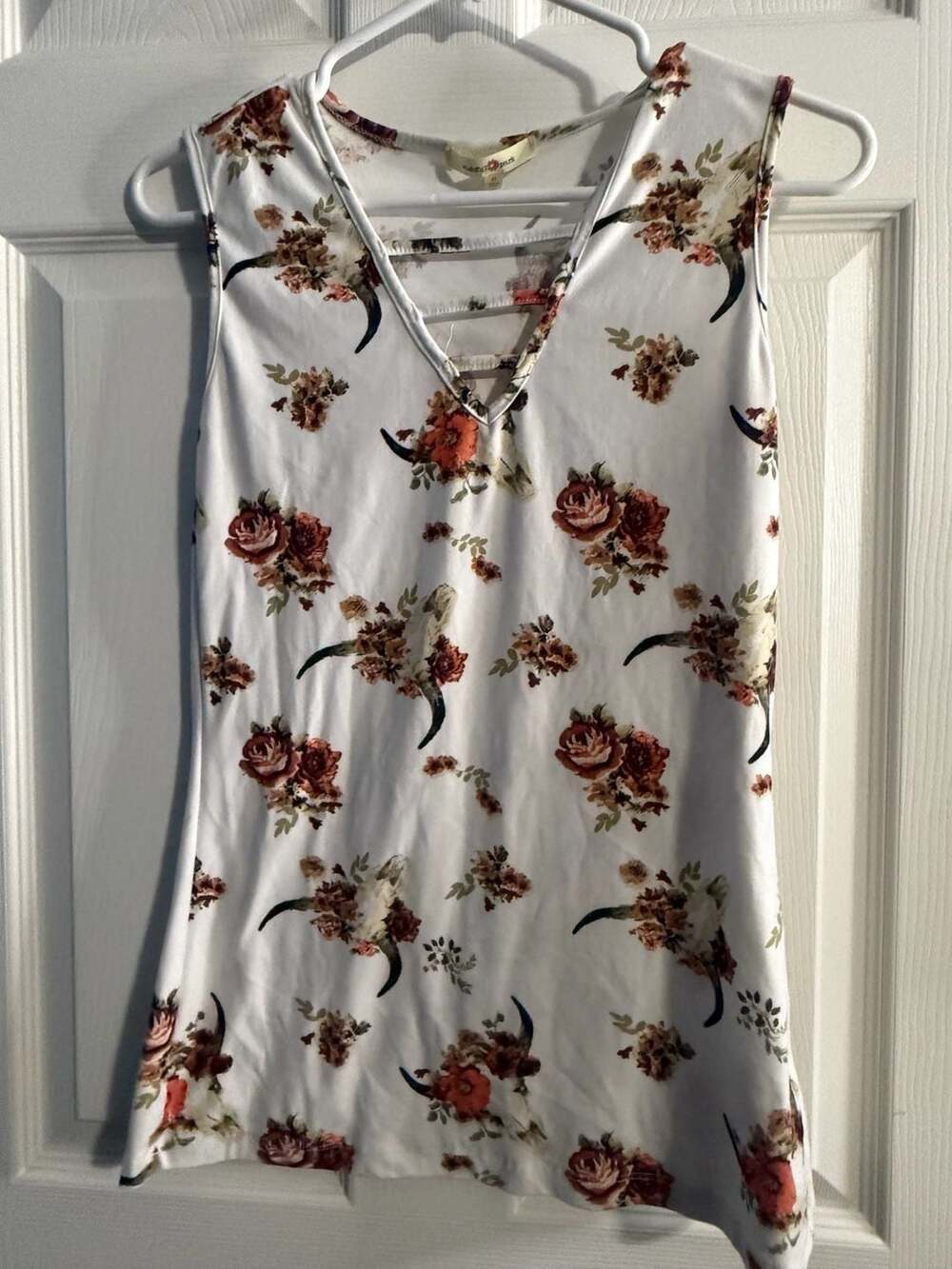 Wishful Park Women's White Floral and Cow Skull Sleeveless Top Size M